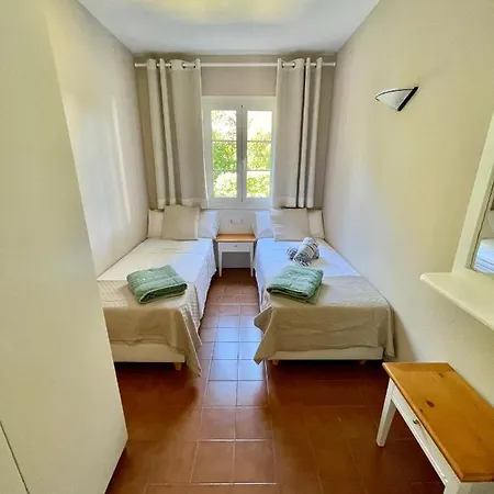 Bonito Con Terraza, Jardin Y Piscina Cala en Bosch