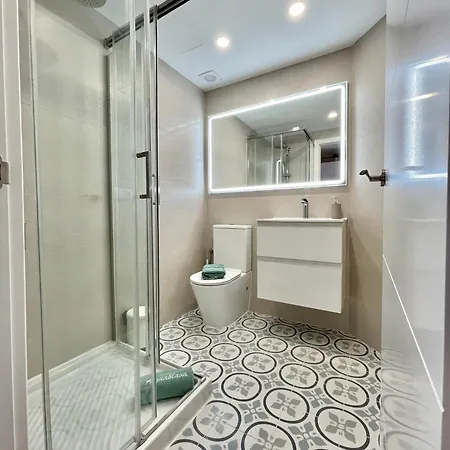 Bonito Con Terraza, Jardín Y Piscina Apartamento